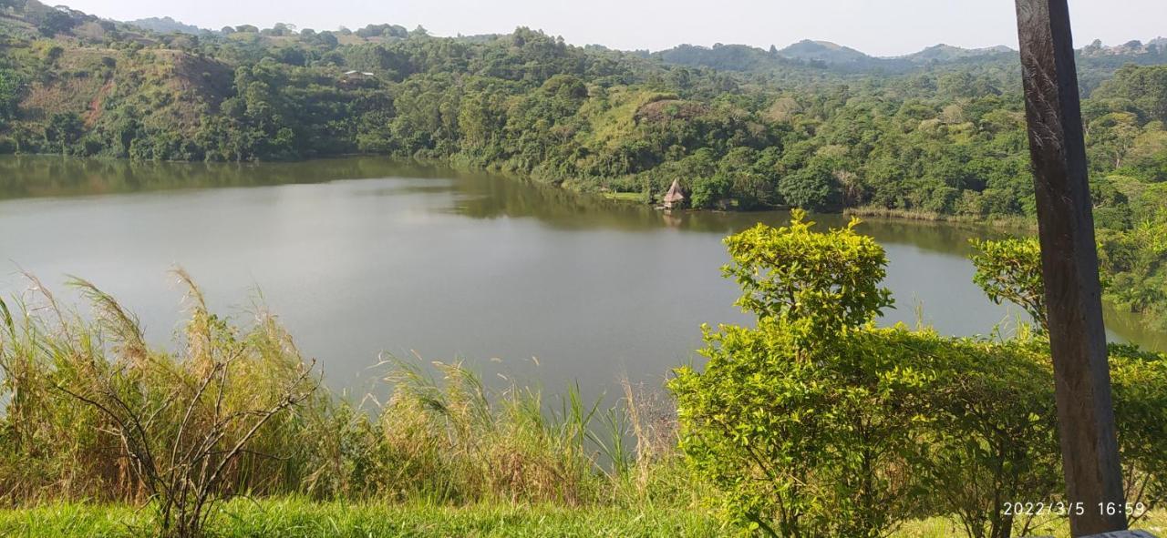 Mwamba Kelele Lodge Fort Portal Екстериор снимка