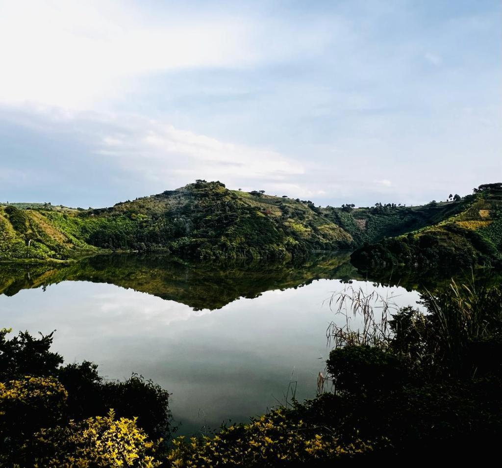 Mwamba Kelele Lodge Fort Portal Екстериор снимка